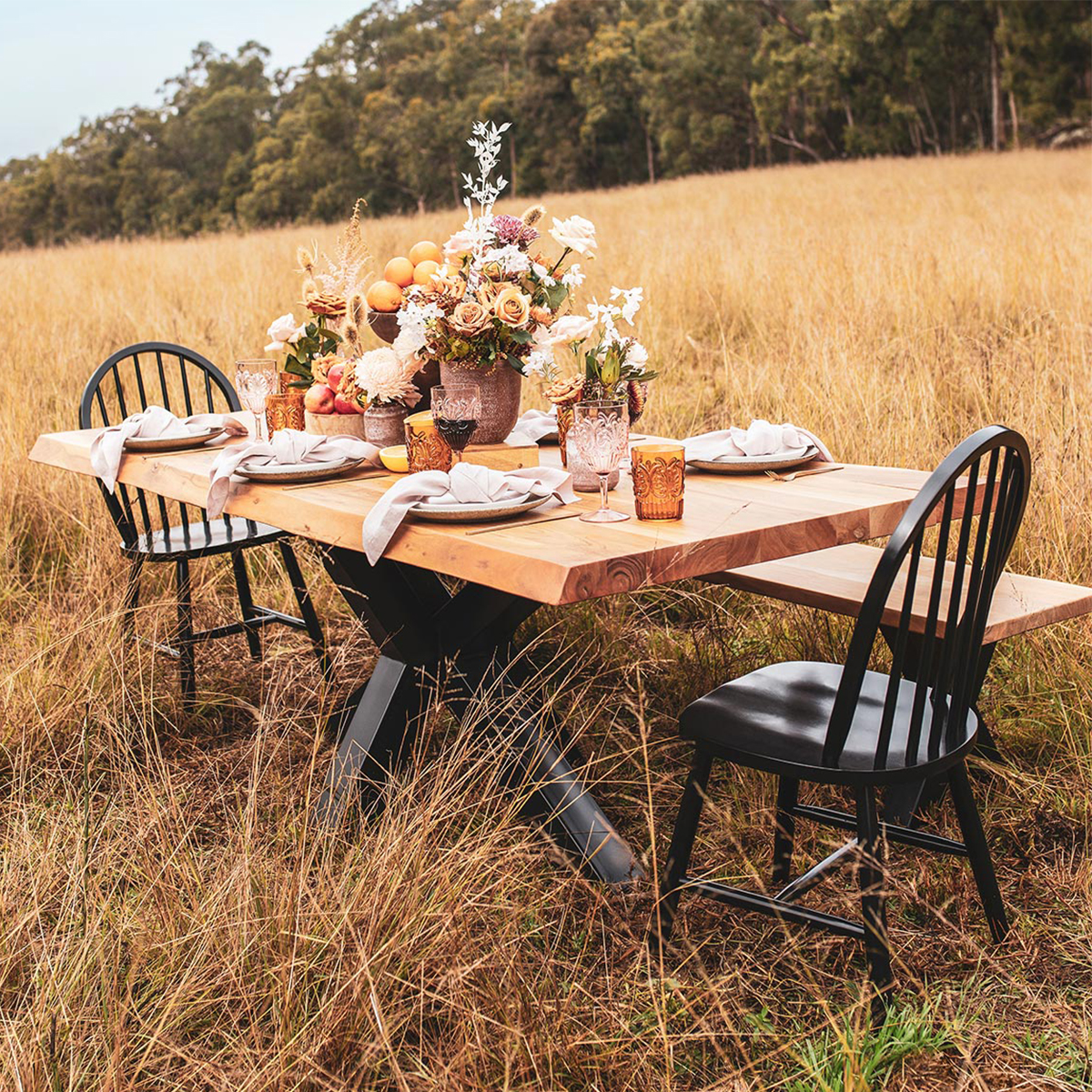 bunting dining table